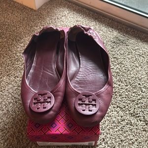 Tory Burch Minnie travel shoe. Shiraz size 9